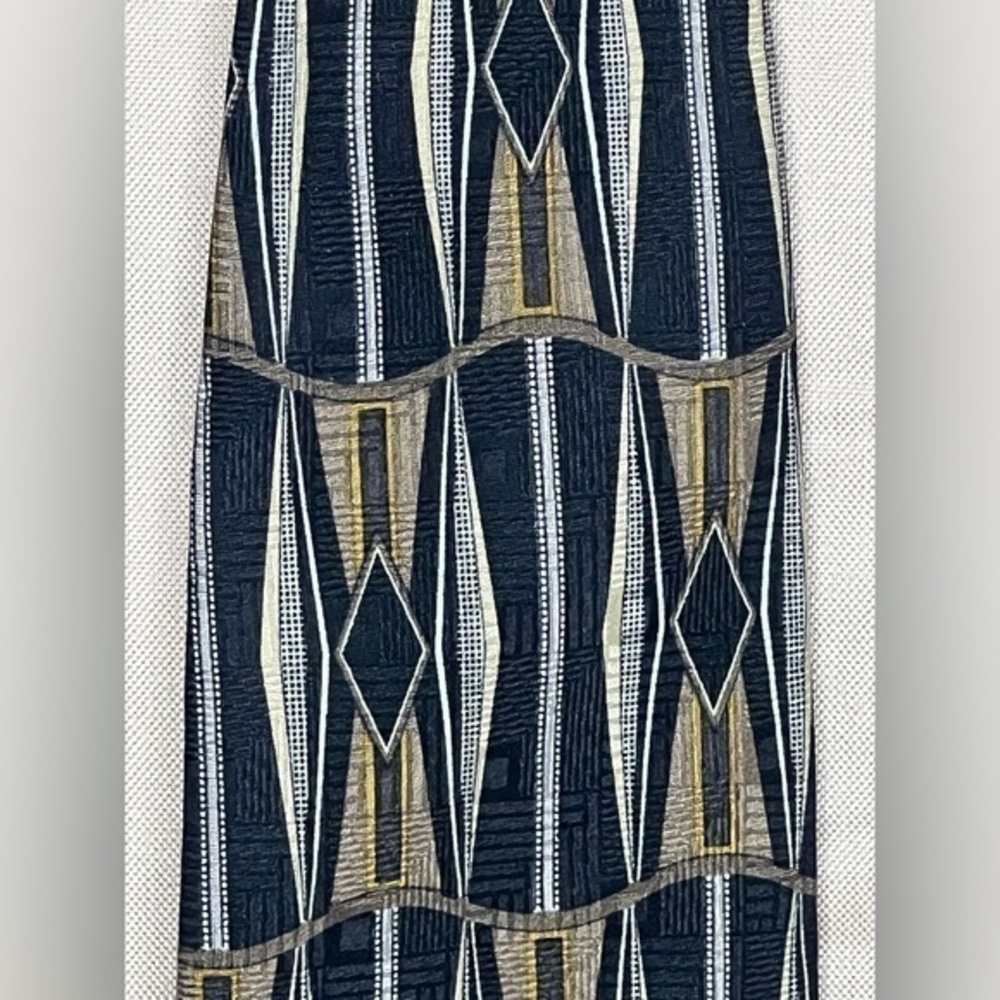 Zylo’s George machado contemporary black and tan geometric silk tie
